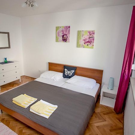 Apartment Omis Holiday Exteriör bild