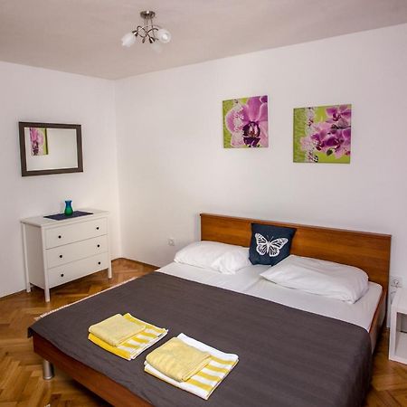 Apartment Omis Holiday Exteriör bild