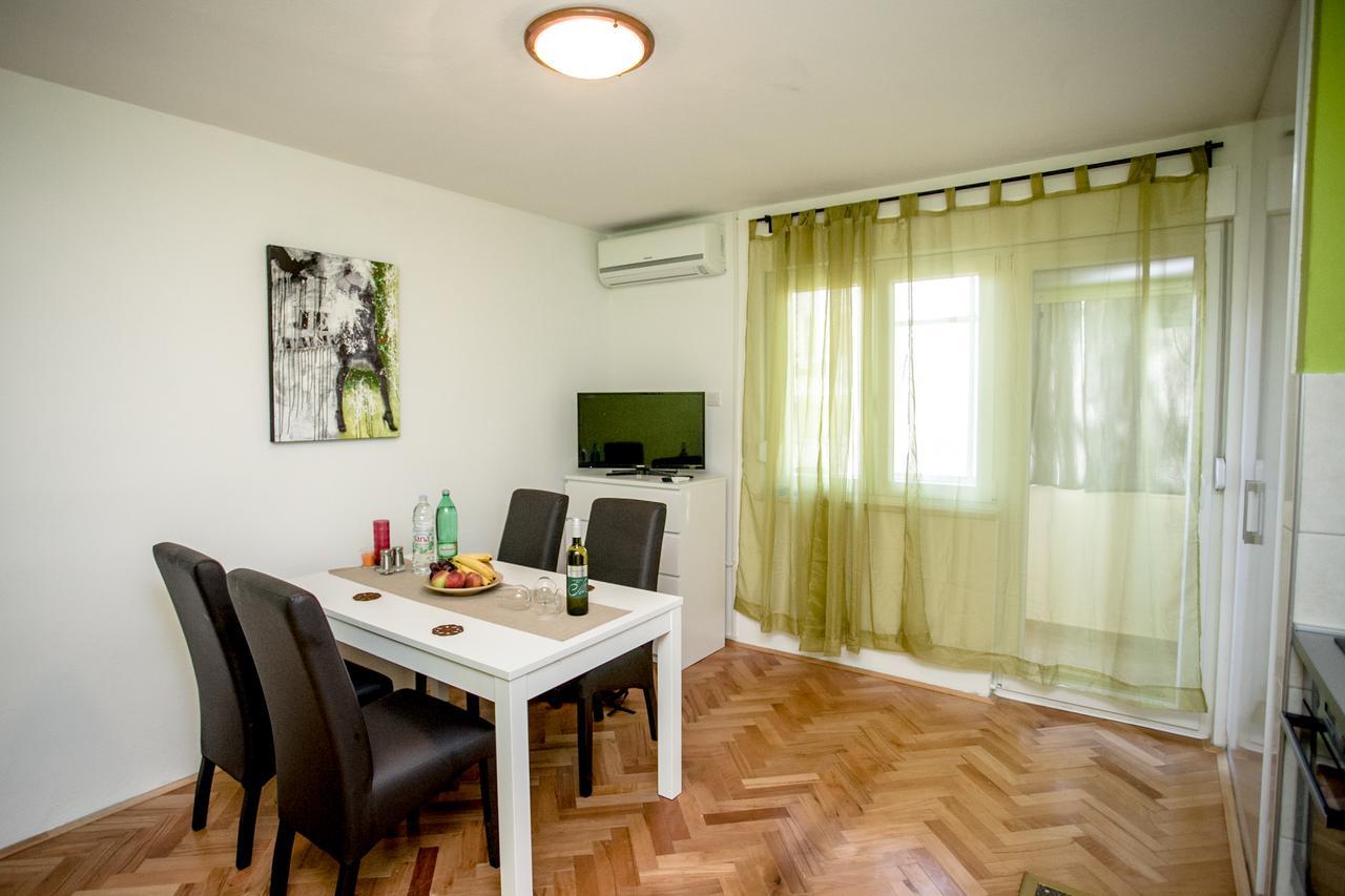 Apartment Omis Holiday Exteriör bild