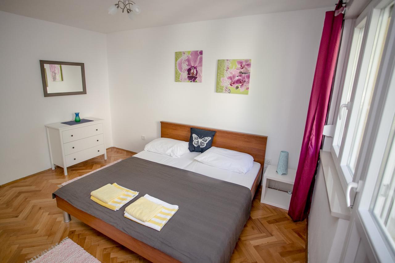 Apartment Omis Holiday Exteriör bild